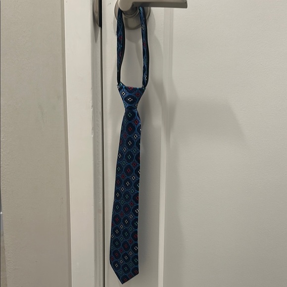 Boys 6 piece navy suit. Size 12. Only worn once. - Picture 4 of 13